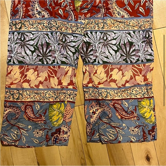 Anthropologie Sonrisa Paisley Pants Floral Red
Rouge Pattern Pull on small - Picture 4 of 10